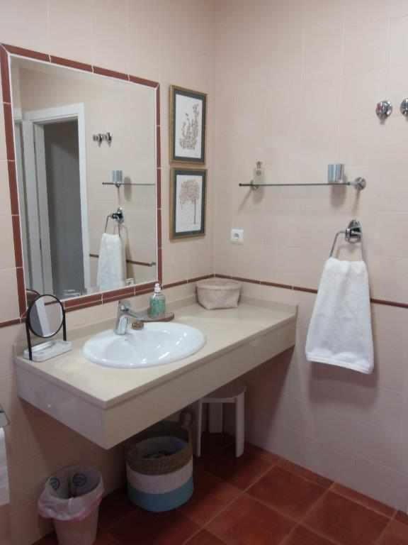 Casa Iona Chalet Adosado Con Vistas A La Montana نافاريدوندا دي غريدوس المظهر الخارجي الصورة